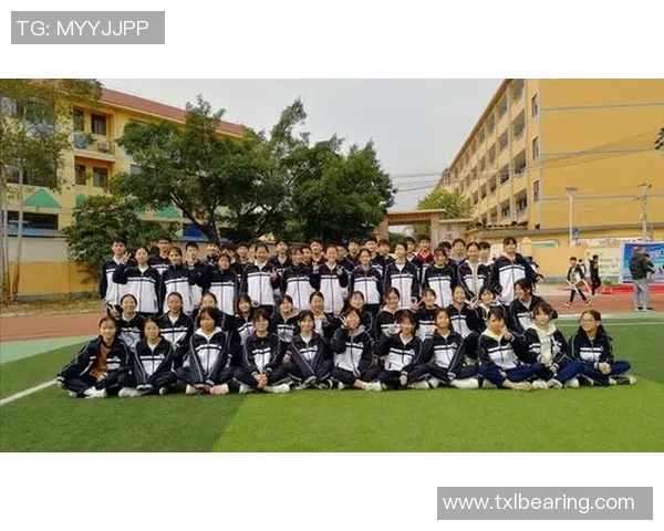 足球星校草闪耀青春绿茵谱写热血追梦成长篇章