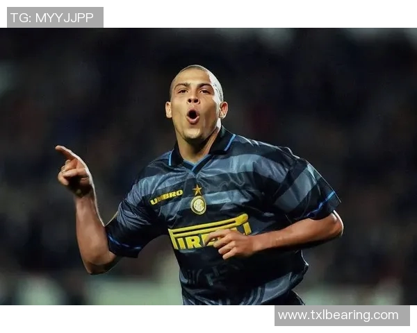 足球历史传奇球星推荐与经典瞬间回顾 足球历史传奇球星推荐与经典瞬间回顾